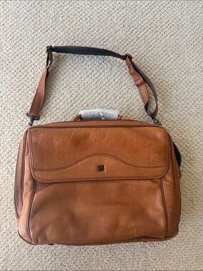 Avenues Men's Leather Messenger Bag in Brown Leather